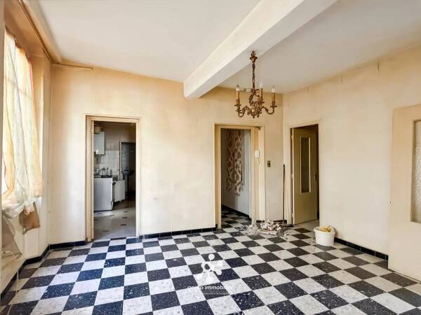 NICE - VIEUX-NICE - Place Saint-François - 4P à rénover