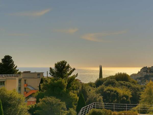 Appartement  - Penthouse  - 4 pièces  - 85.0 m2 -  650 000 € - À vendre