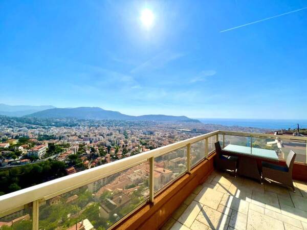 NICE - SAINT-PIERRE DE FERIC - Appartement 3 pièces avec grande terrasse - vue mer et ville - box fermé - cave