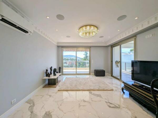 Appartement  - 4 pièces  - 110.0 m2 -  780 000 € - À vendre 