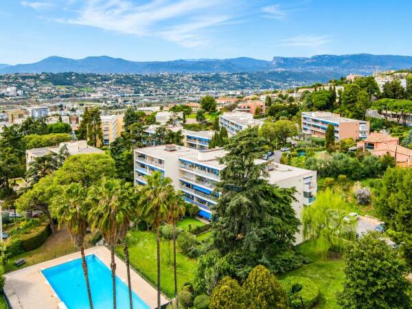 Appartement  - 4 pièces  - 81.01 m² -  409 000 € - À vendre 