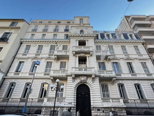 Appartement  - 4 pièces  - 125.7 m² -  1 300 000 € - À vendre 