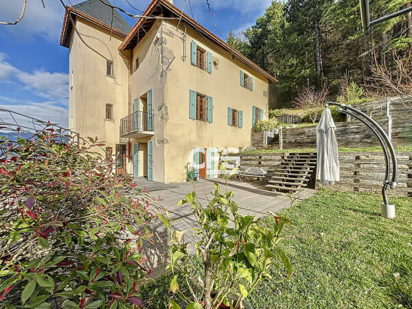 Manoir d'exception sur Les Hauteurs De Chambéry. Un Havre De Paix Au Coeur De La Nature