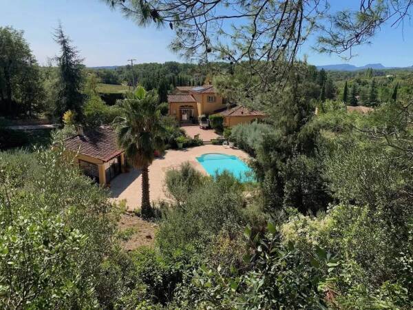 COTIGNAC TRES BELLE VILLA AVEC OLIVERAIE