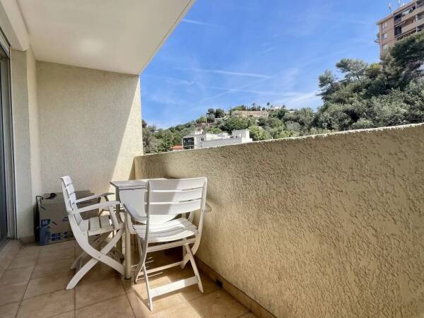 NICE- PARC IMPERIAL -4 PIÈCES AVEC 2 BALCONS ET GARAGE.