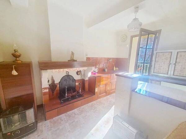 COTIGNAC MAISON DE VILLAGE R+4 AVEC BALCON