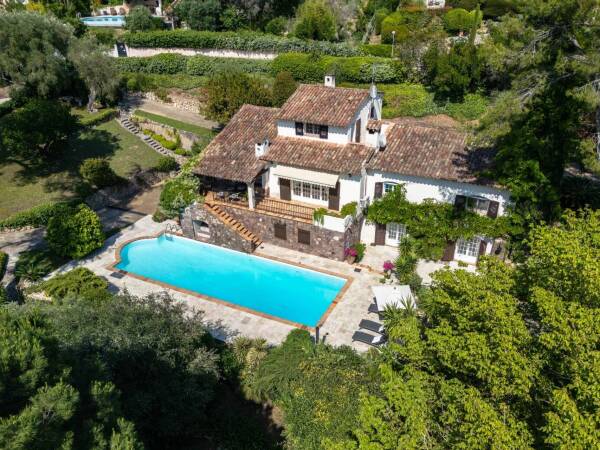 Mandelieu-la-Napoule – Quartier Minelle – Élégante villa provençale avec piscine sur un terrain paysager de 3 500 m²