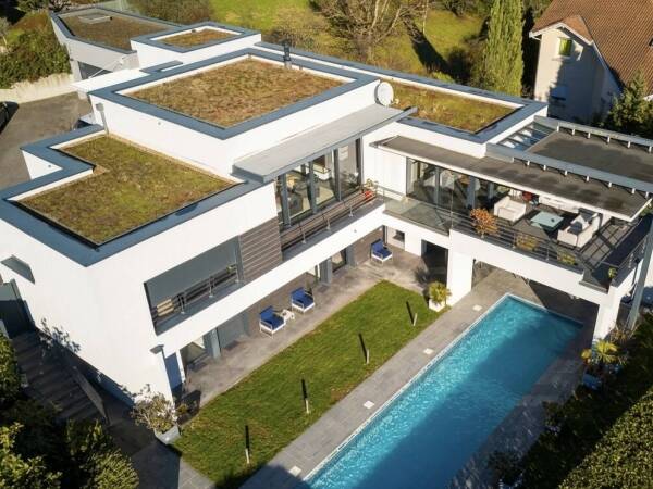 Propriété d'exception de 296 m² environ, au calme , vue sur la chaine de Belledonne.