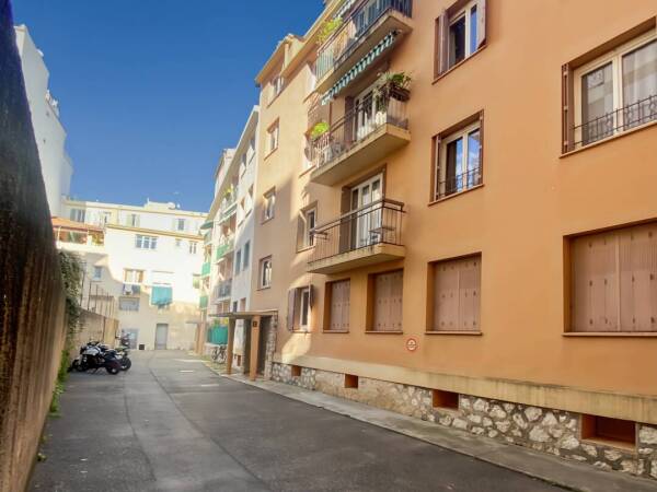 Appartement  - 4 pièces  - 67.5 m2 -  239 000 € - À vendre 