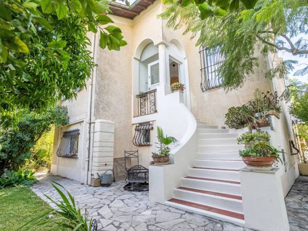 Maison  - 5 pièces  - 110.0 m² -  750 000 € - À vendre 