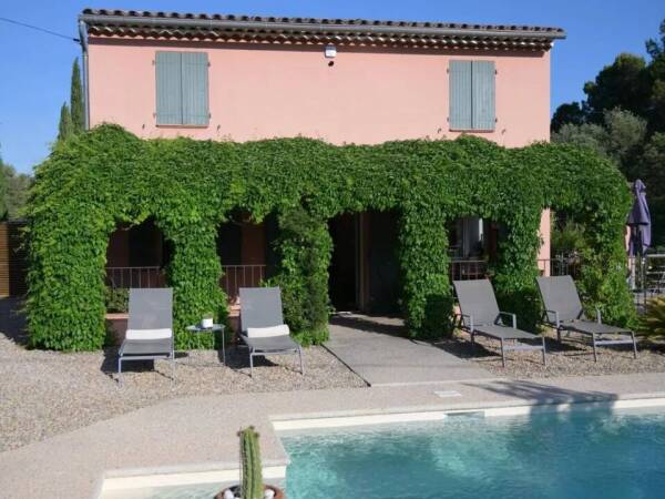 COTIGNAC VILLA DE CHARME AVEC APPARTEMENT INDEPENDANT