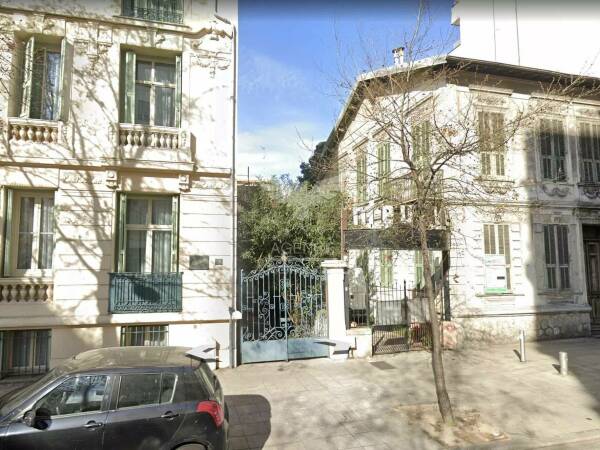 Maison  - Maison de ville  - 6 pièces  - 272.0 m2 -  1 050 000 € - À vendre 