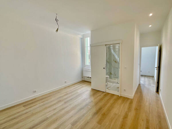 Appartement  - Studio  - 24.1 m2 -  195 000 € - À vendre 