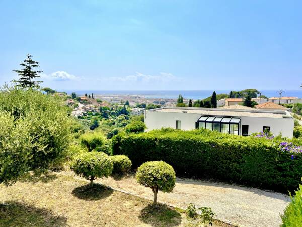 Maison  - Maison individuelle  - 10 pièces  - 205.69 m2 -  1 495 000 € - À vendre 