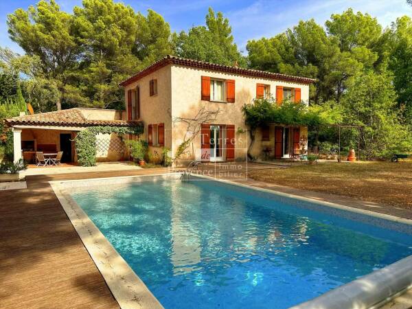 Maison bourgeoise avec piscine à Tourtour