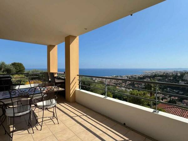 TRES BEAU 4P RESIDENCE NEUVE COLLINES DE NICE