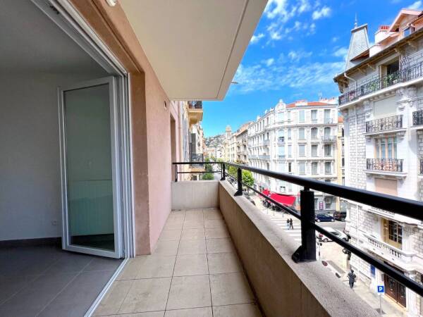 NICE / LIBERATION - 2 pièces avec Terrasse