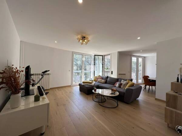 Saint-Raphael, APPARTEMENT 5 PIÈCES – 91 M² – TERRASSE – GARAGE – CAVE – VUE PARC – CALME ABSOLU