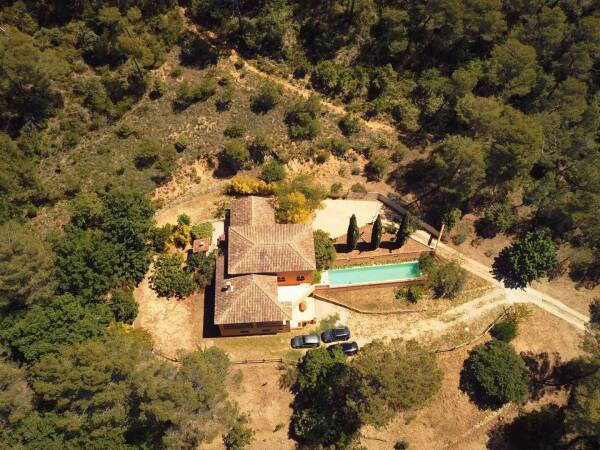 Propriété d'exception au calme absolu à Barjols : 6 chambres, piscine et potentiel locatif