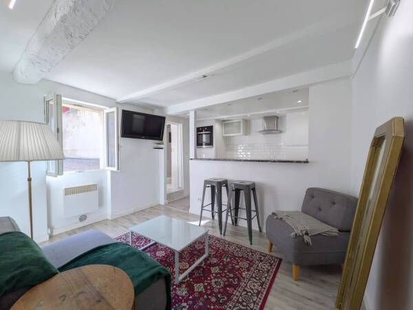 NICE - LE PORT - Appartement 2 pièces à deux pas du Port