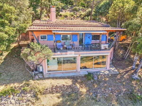 Aups, jolie maison en campagne avec vue panoramique