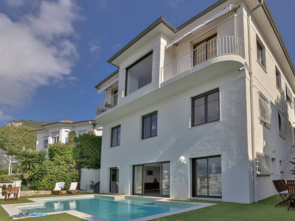 Maison  - 7 pièces  - 261.3 m² -  2 395 000 € - À vendre 