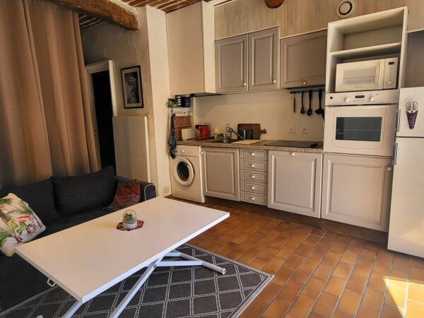 Studio meublé centre village