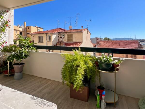 Appartement  - 2 pièces  - 46.1 m2 -  300 000 € - À vendre 