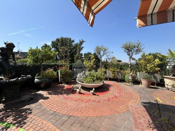 Appartement  - 2 pièces  - 76.0 m2 -  695 000 € - À vendre 