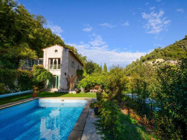 Bastide provençale 8 pièces 170m2 avec terrain 1228m2 au calme absolu-Idéal investissement locatif ou mixte