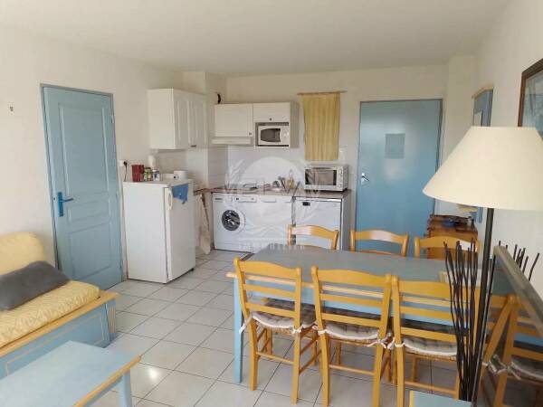 LOCATION ANNEE - APPARTEMENT 3 PIECES MEUBLE RESIDENCE PISCINE CENTRE PLAN DE LA TOUR