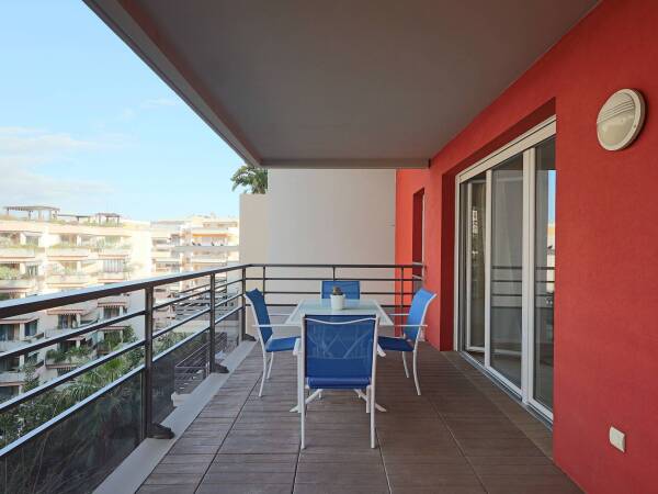 APPARTEMENT 2 PIECES + GARAGE LOCATION MEUBLEE.