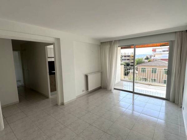 NICE - CORNICHE FLEURIE - Appartement 2P - terrasse - parking collectif