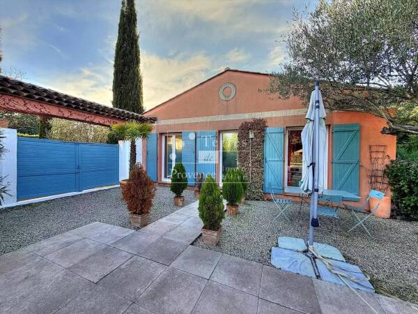 Maison de plain-pied avec piscine et appartement indépendant – Tourtour