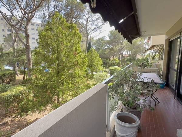 Appartement F4 ,Résidence fermée, Viager libre ,Dame de 85 ,St Raphael,Var, 83700 Secteur mairie Annexe