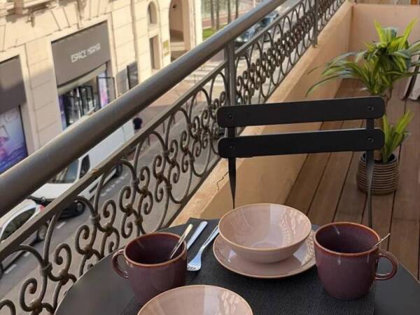 CANNES-LA BANANE-APPARTEMENT 2 pièces avec balcon