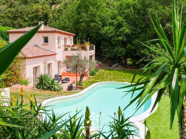 Roquefort-les-Pins – Domaine de la Gorgue – Maison 5/6P avec piscine – terrain 2 500 m² – extension possible
