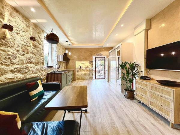 Appartement  - 2 pièces  - 33.0 m² -  320 000 € - À vendre 